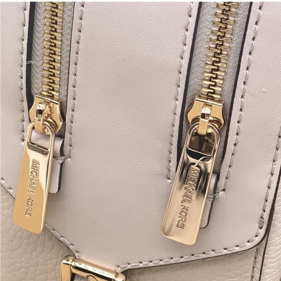 Michael Kors Jaycee Medium
Pebbled Leather Backpack Light - Picture 12 of 12